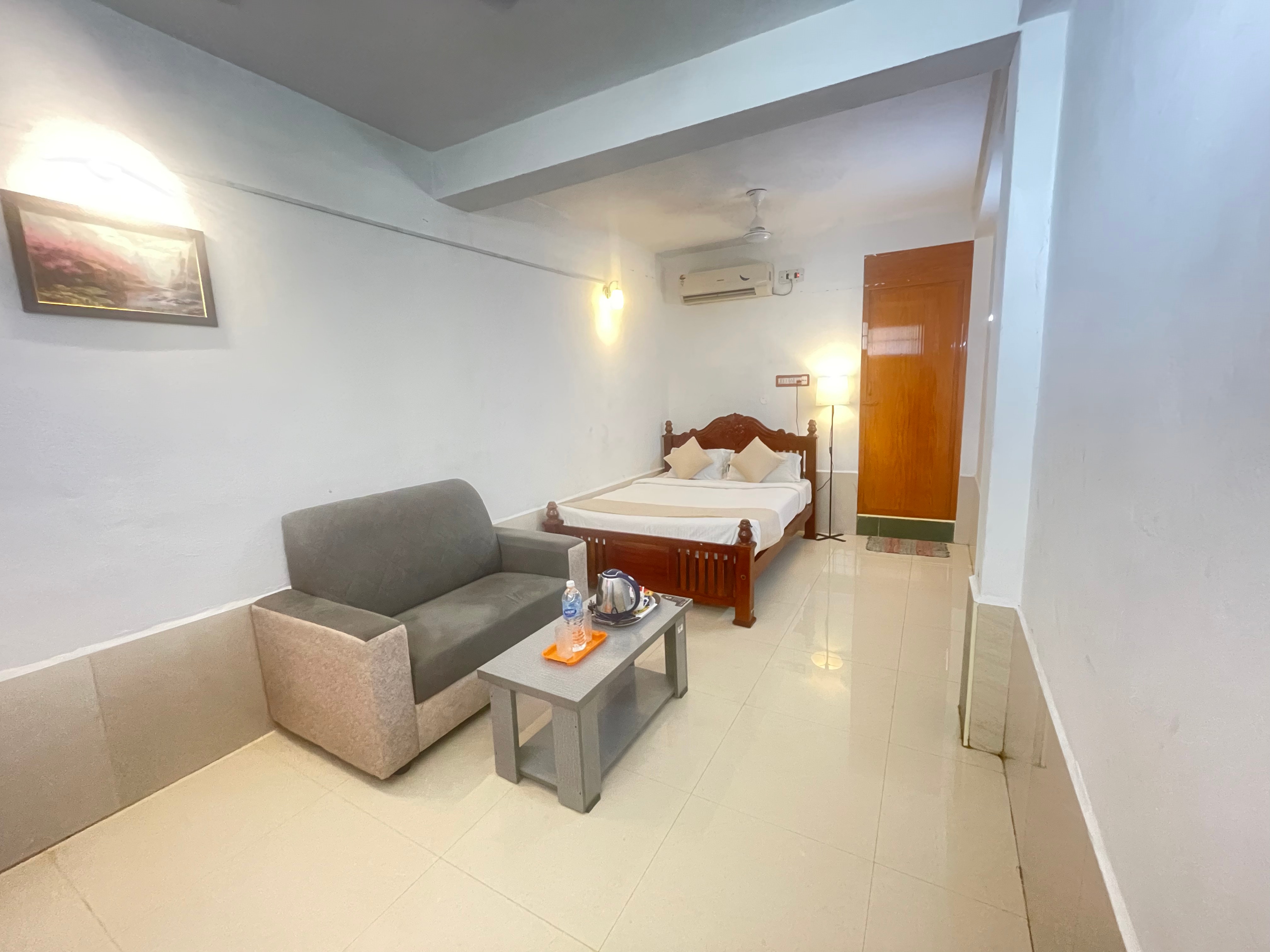 YJS Guest House - Tap to explore photos