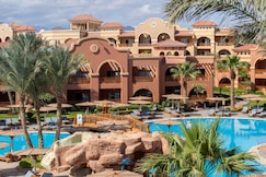 Charmillion Gardens Aquapark,  أولا