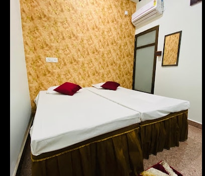 Dhanwantri Niwas Guest House