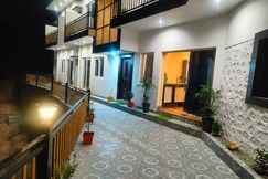 Monarch Hill, Lansdowne