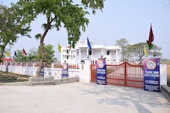 Tiger Den Club & Resort, Nanpara