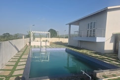 Rolling Hills, Trimbak