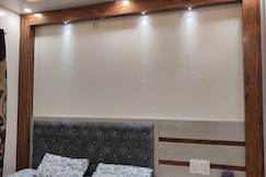 Hotel NCR & Cafe, Amroha