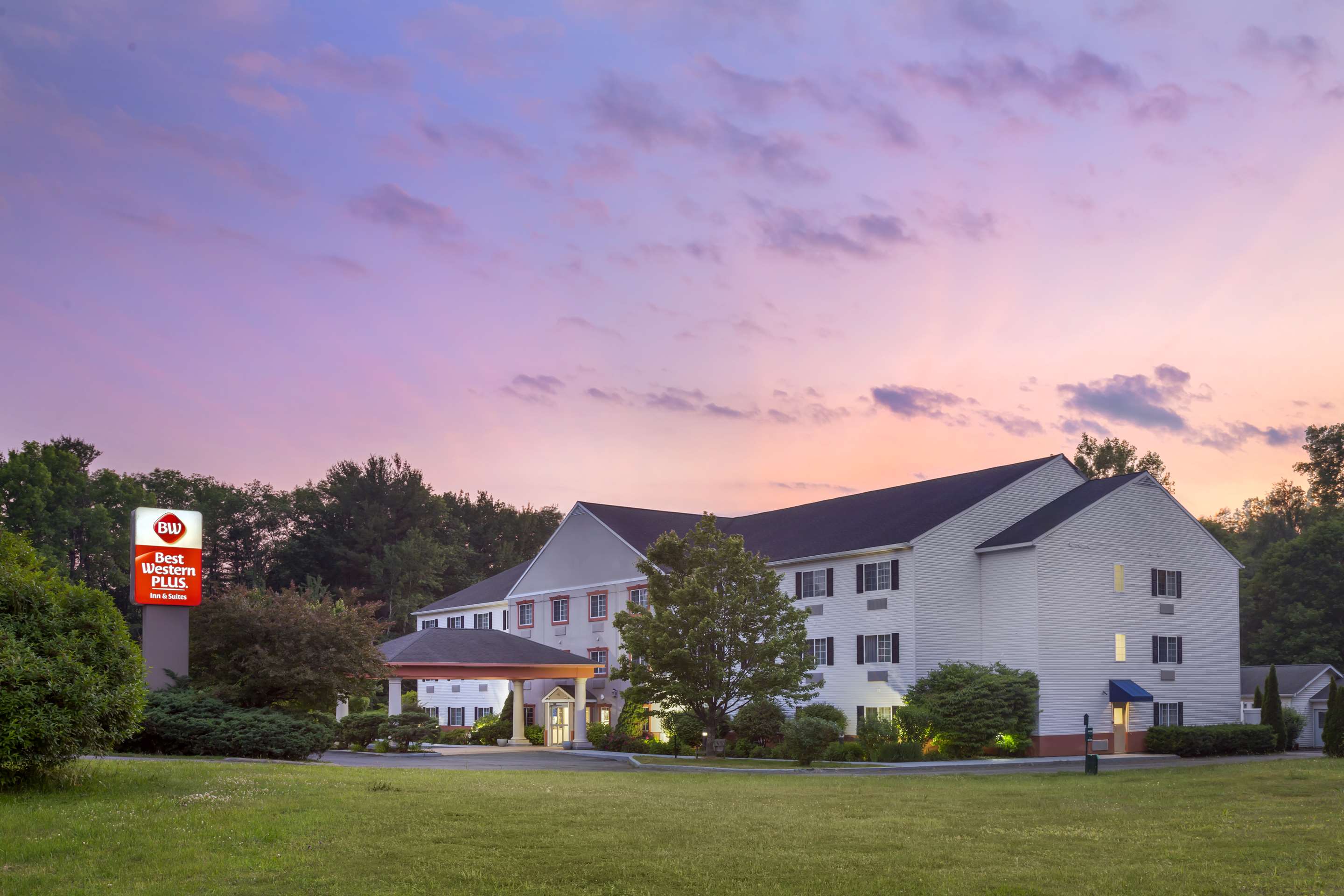 Best Western Plus Berkshire Hills Inn & Suites - Tap to explore photos