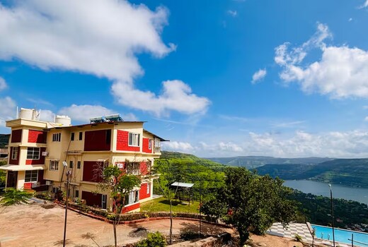 Paramount Vinayaka 3BHK lake view infinity pool (Ground Floor)