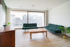 Exquisite Apartment with City view Balcony, Antwerp