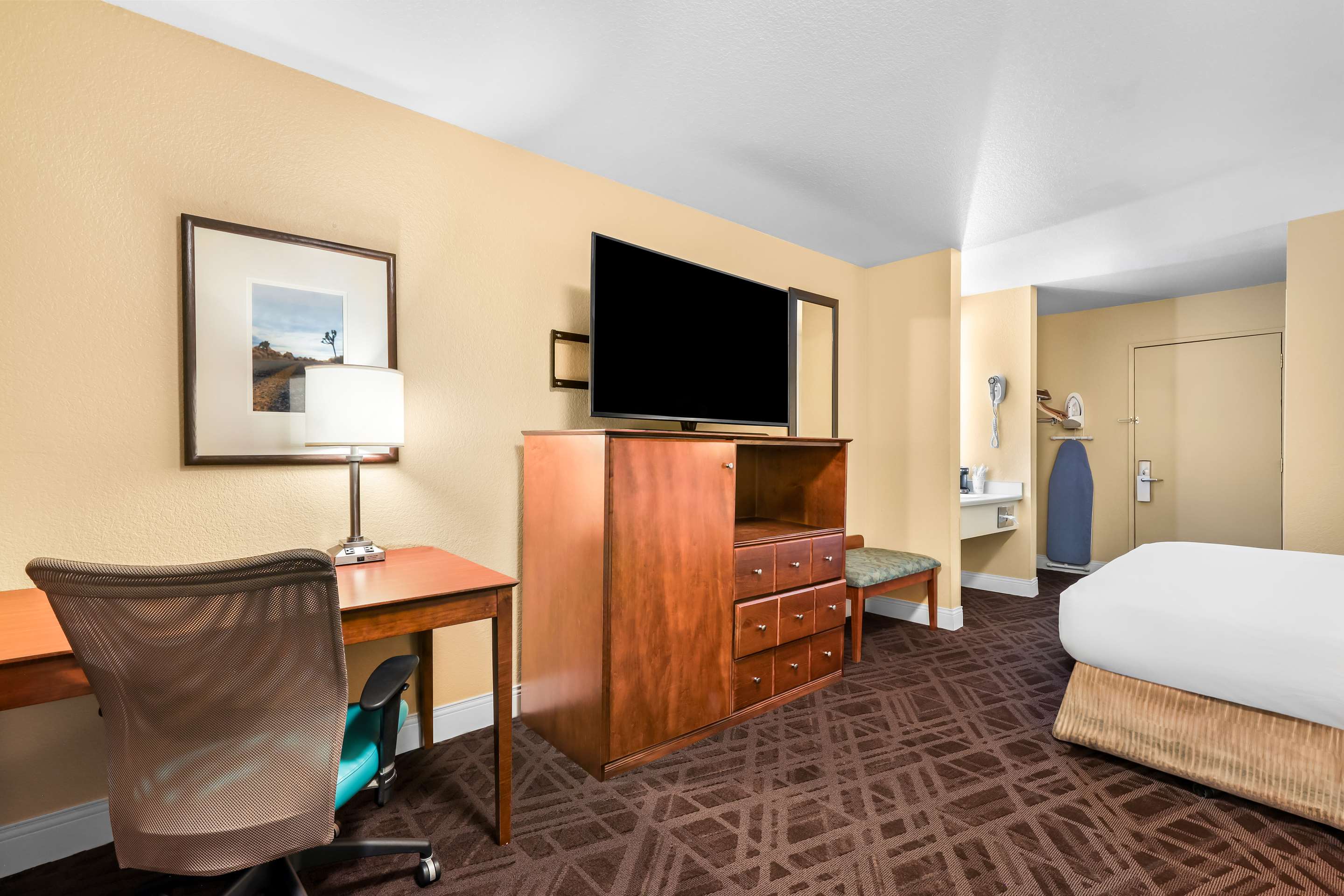SureStay Plus by Best Western Twentynine Palms Joshua Tree - Tap to explore photos