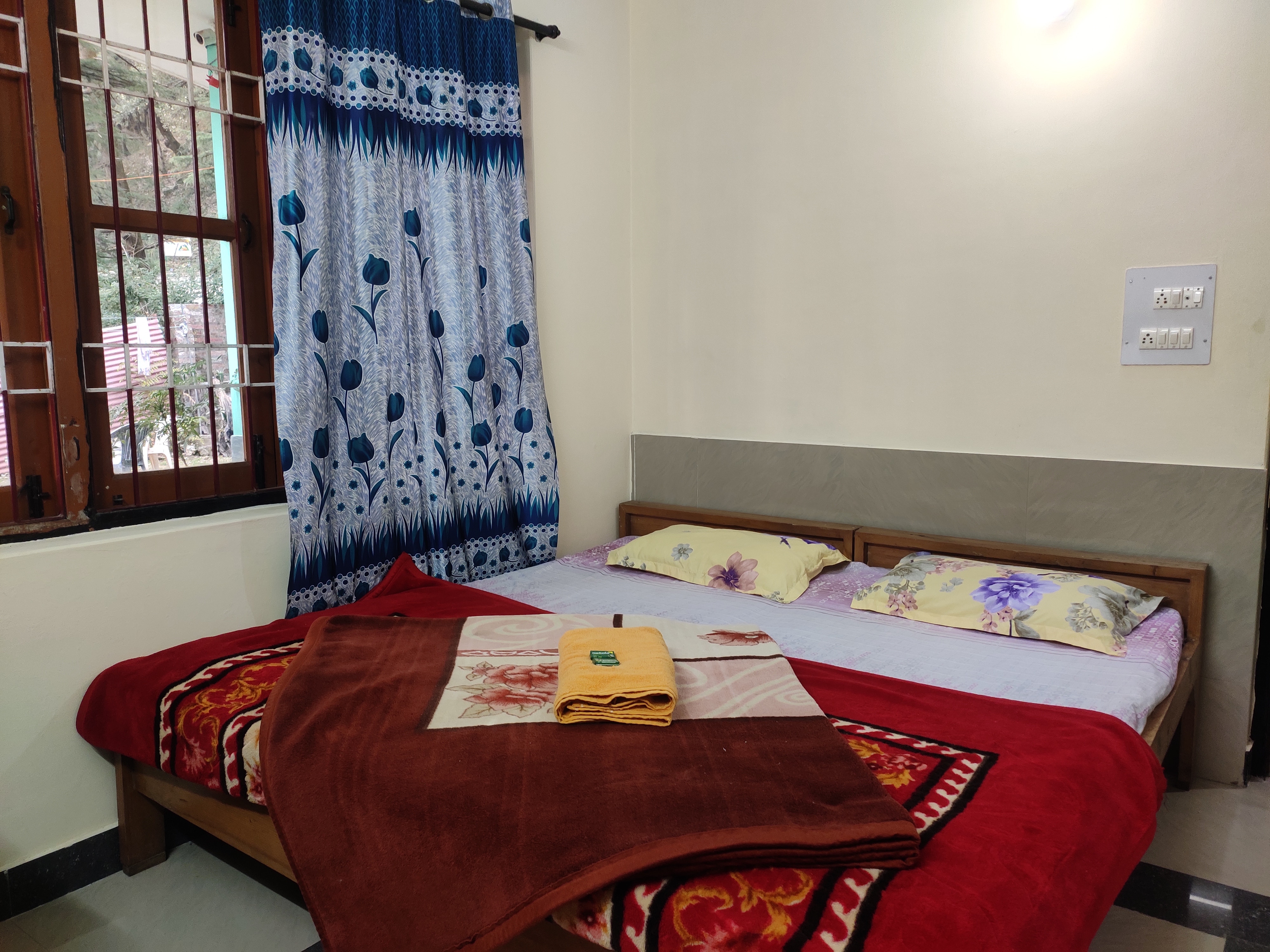 Shree Guest House - Tap to explore photos