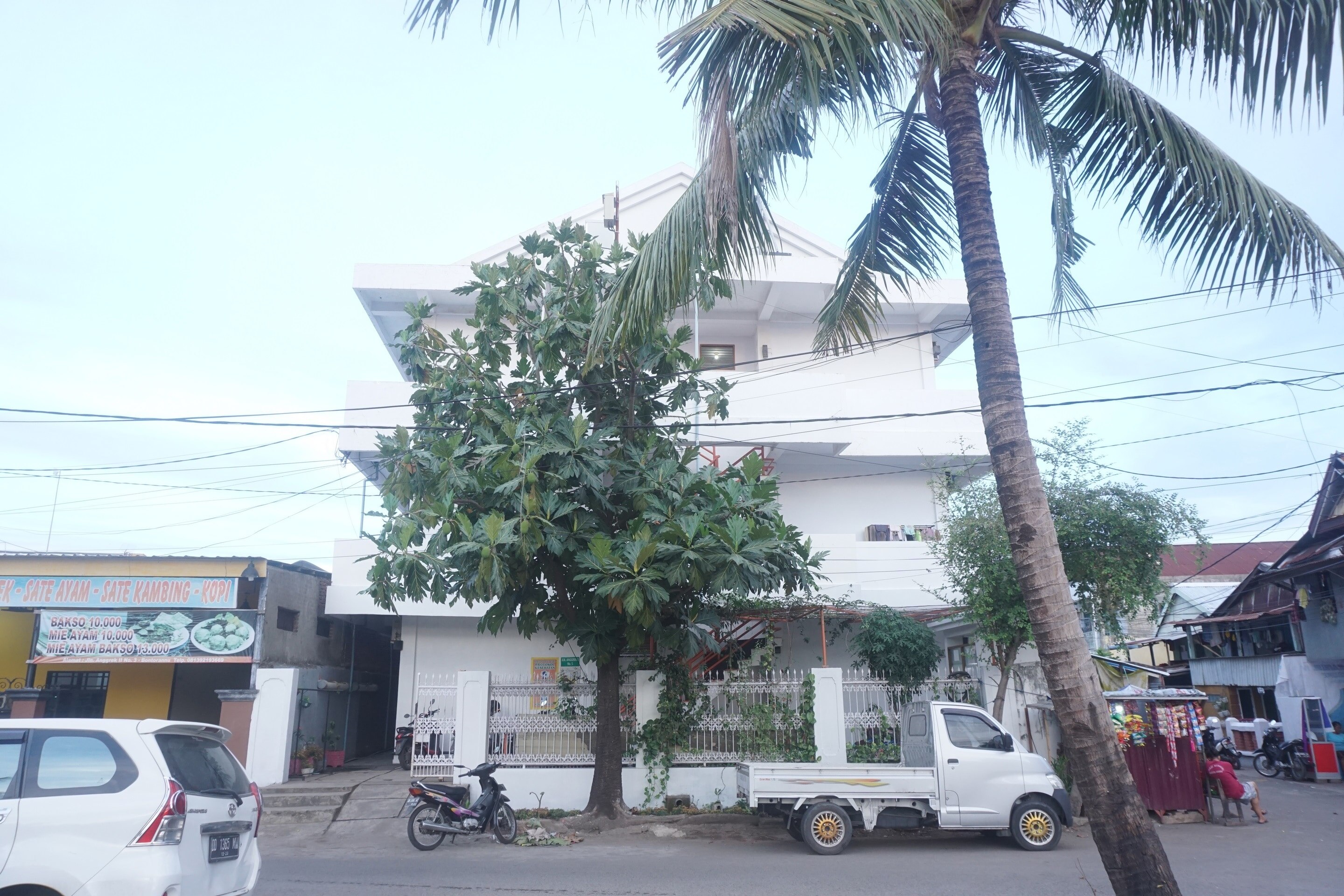 OYO 94020 Lia Kost Syariah - Tap to explore photos