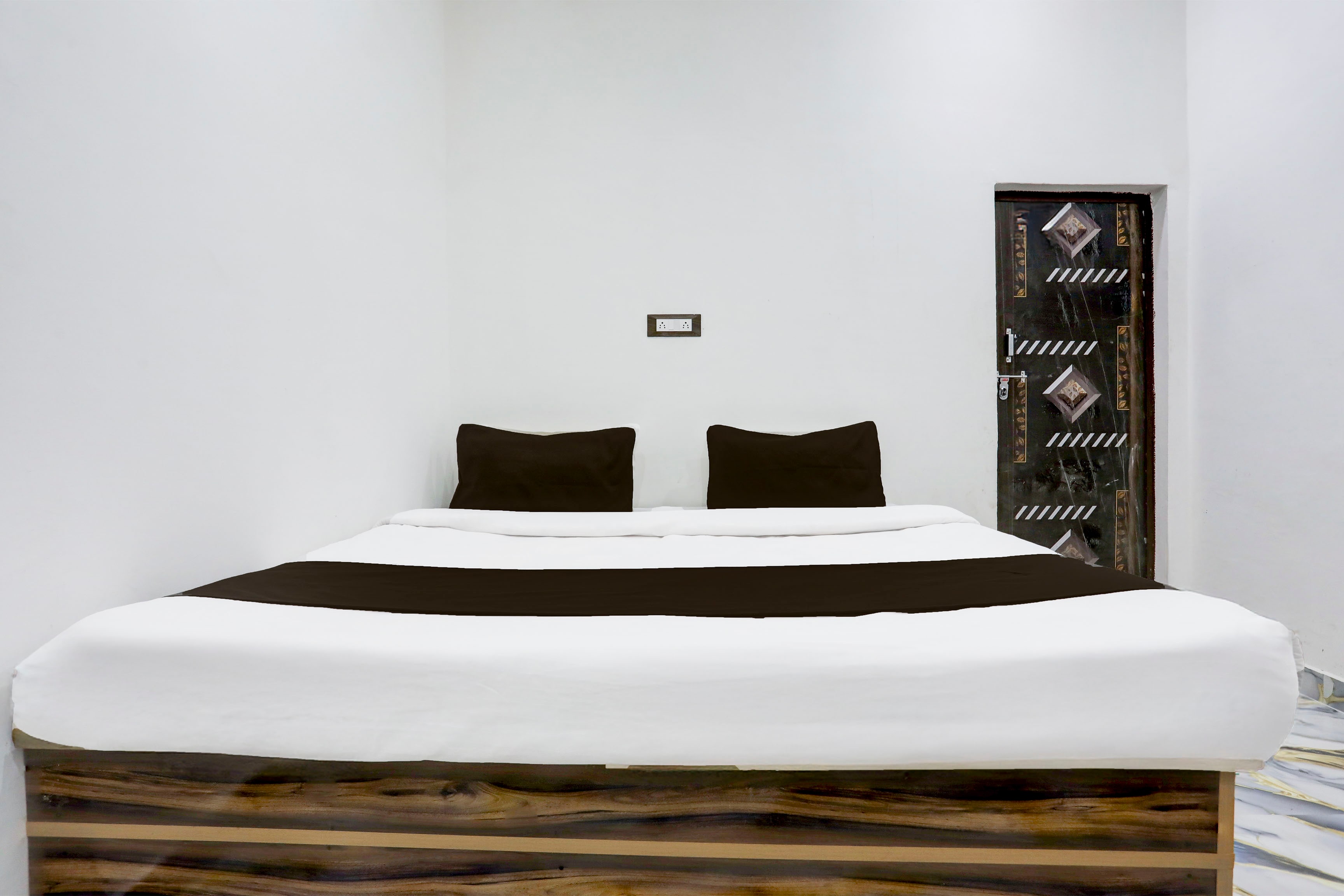 SPOT ON Hotel Radhe Shyam INN - Tap to explore photos