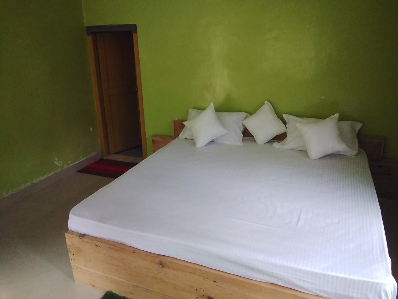 Rishab Homestay Tirthan - Tap to explore photos