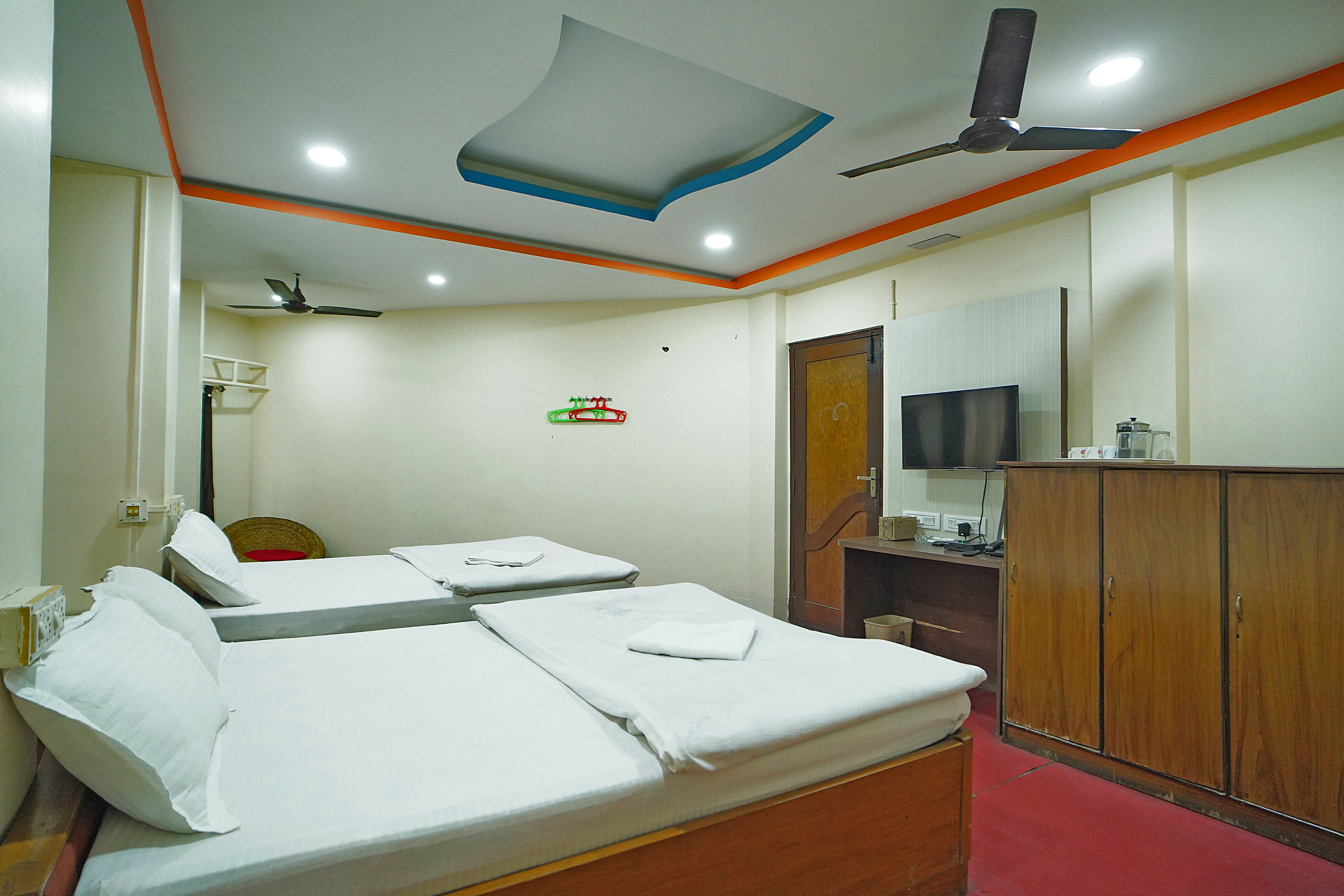 Hotel Balaka Inn - Tap to explore photos
