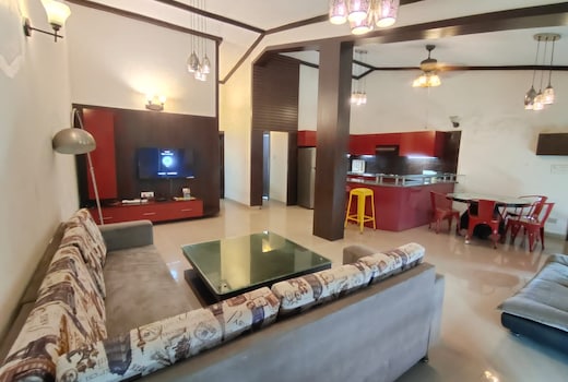 2BHK3 Luxurious Candolim 4AC WM 100MB Wi-Fi BackUp