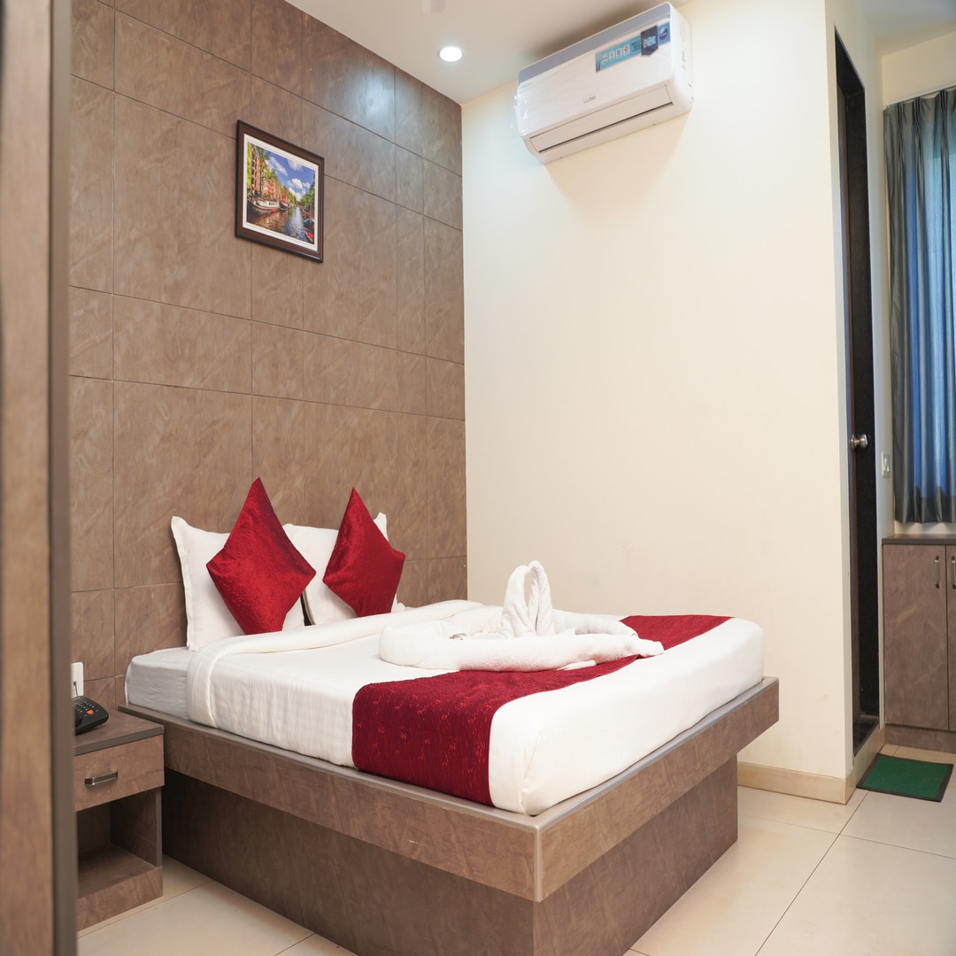 Yatri Inn - Tap to explore photos