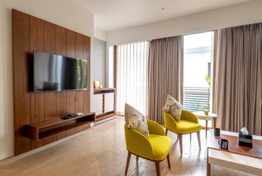 3bhk luxury stay with shared infinity pool