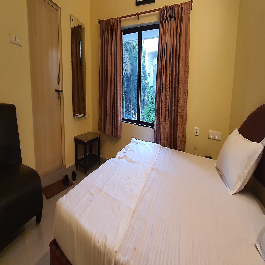 Royal Stay Guesthouse - Beach Road - Tap to explore photos