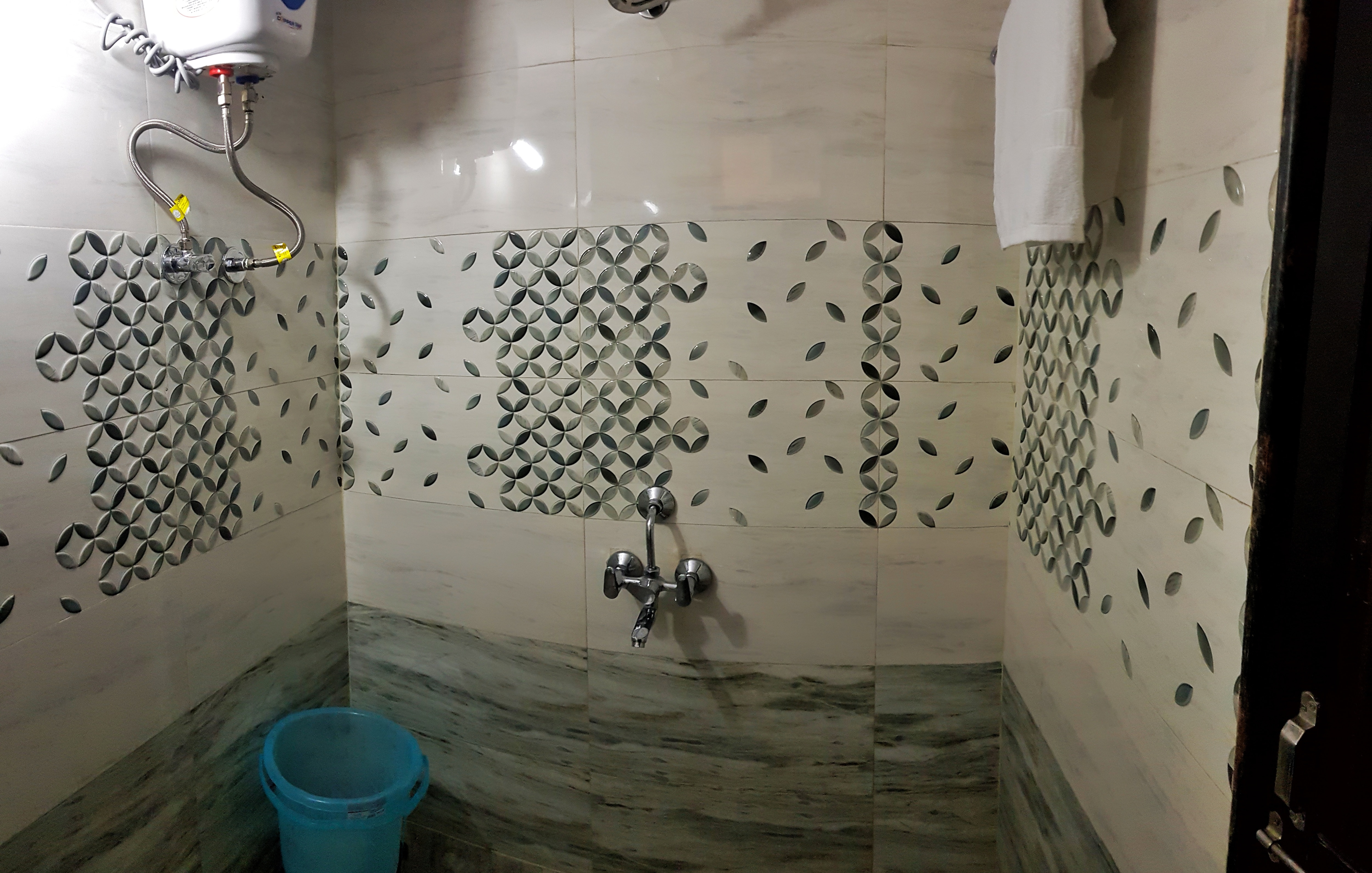 Kanhaiya Home Stay (Lake View Rooms ) - Tap to explore photos