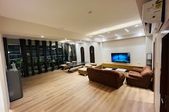 Azure Suites, Lucknow