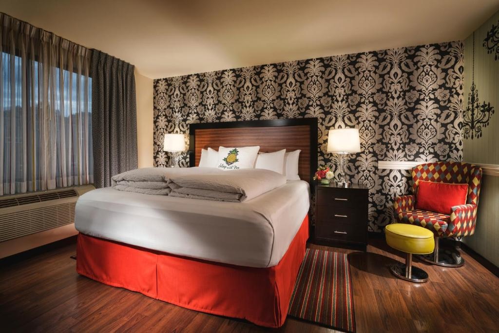Staypineapple, The Maxwell Hotel, Seattle Center Seattle - Tap to explore photos
