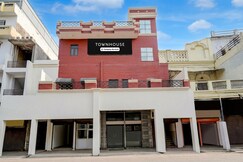 OYO Townhouse Prayagraj Railway Station Road Formerly Ganga Niwas, Prayagraj