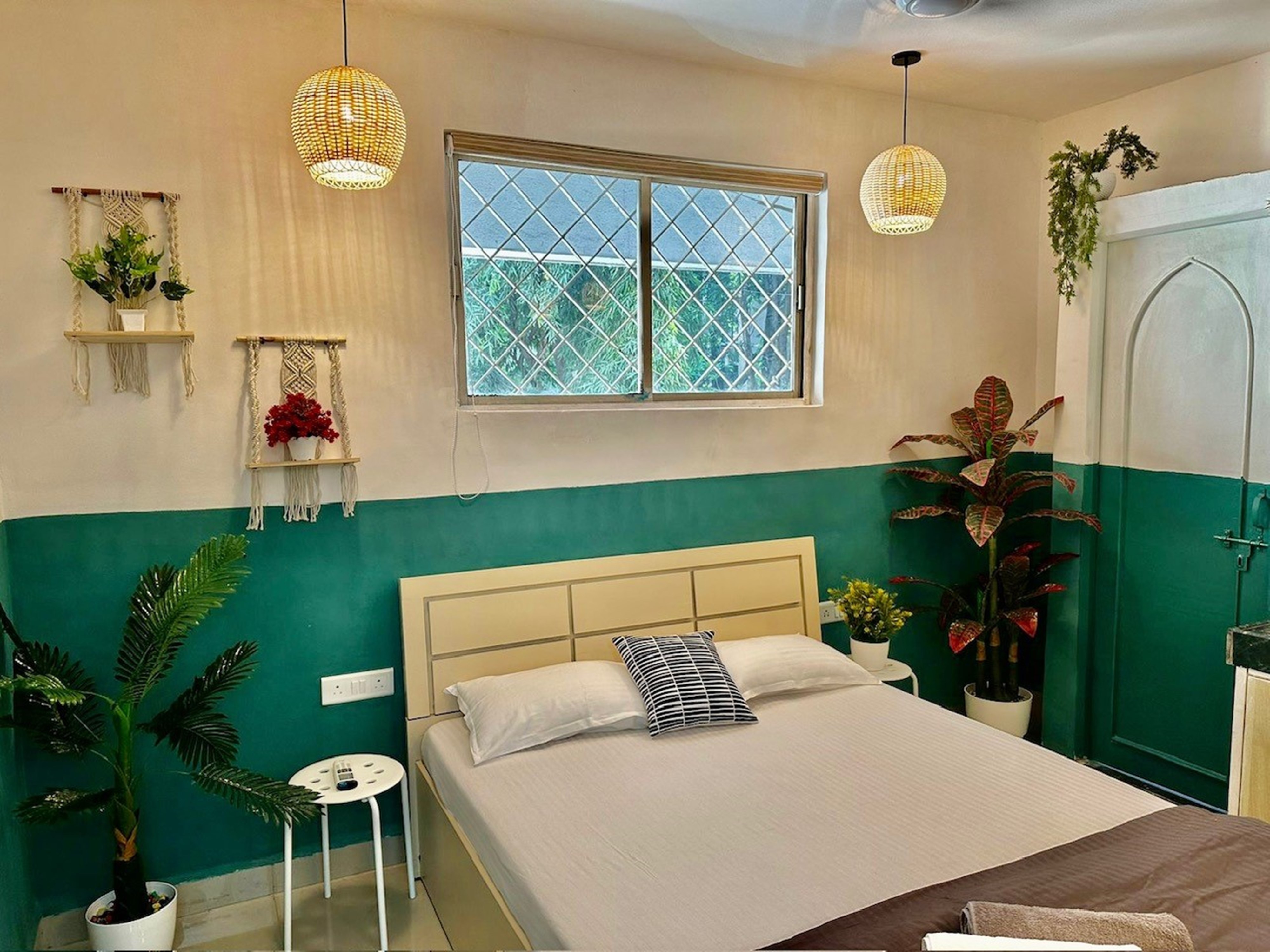 Koregaon Park Oasis Studio Room Smart TV, Wifi, AC - Tap to explore photos