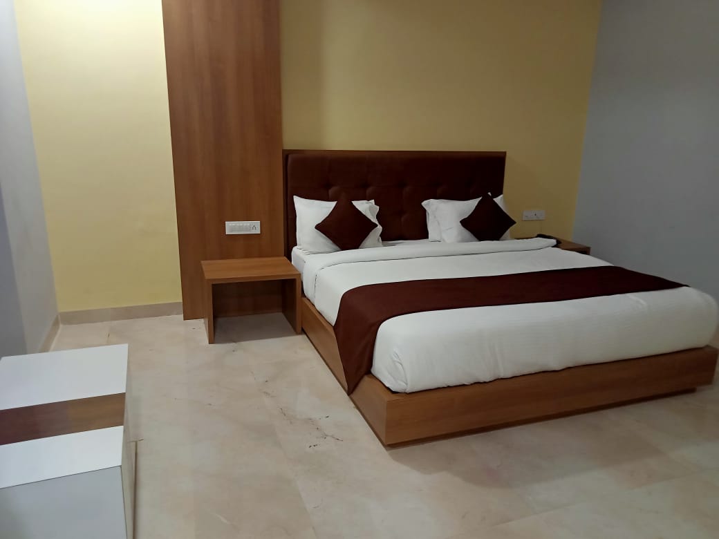 HOTEL SAVITRI SIGNATURE - Tap to explore photos