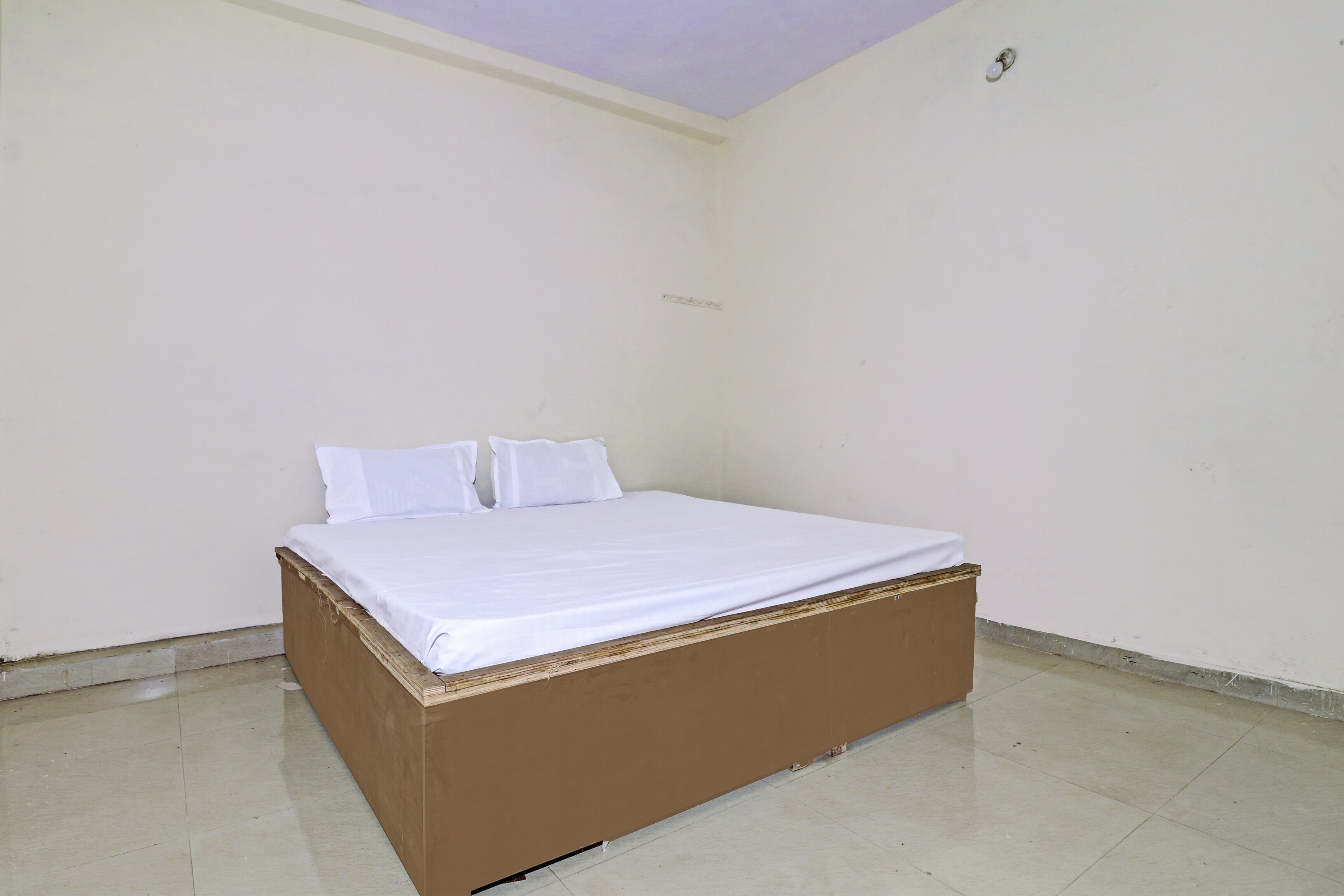 SPOT ON 81062 Moonlight Hotel - Tap to explore photos
