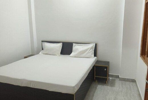 Aradhya Paying Guest House