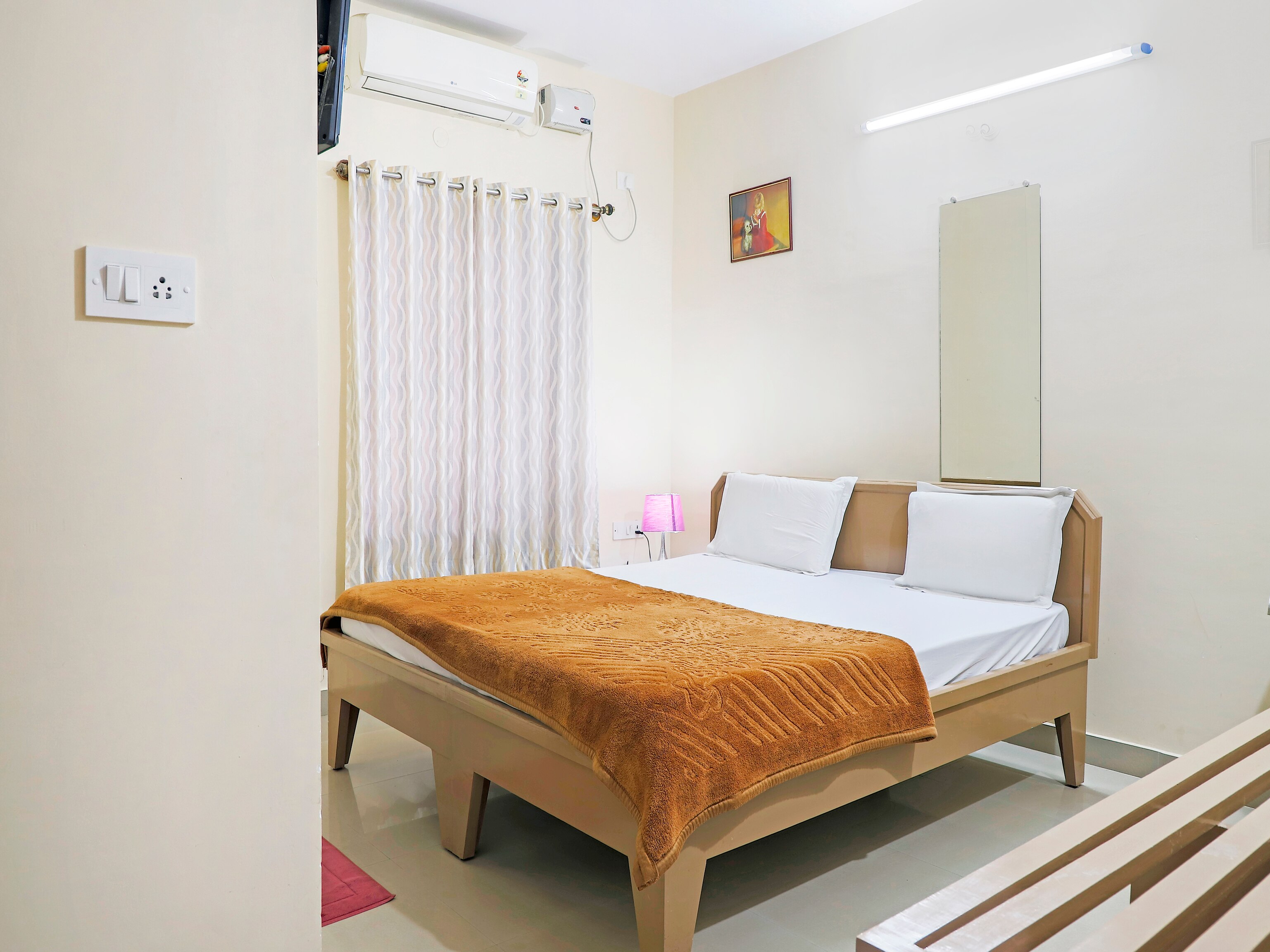 Good Touch Serviced Apartments | Rooms & Kitchen - Tap to explore photos