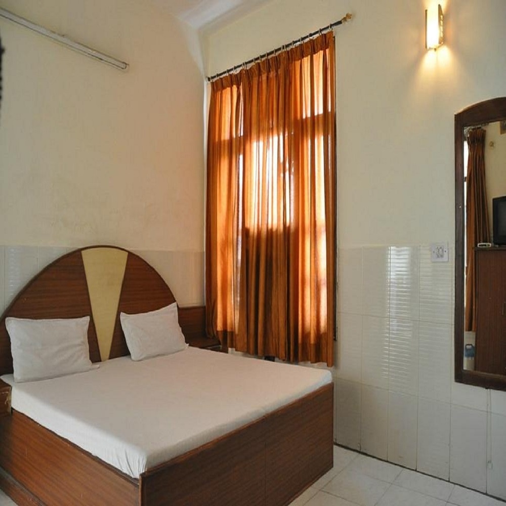 Hotel New Grand Plaza - Tap to explore photos