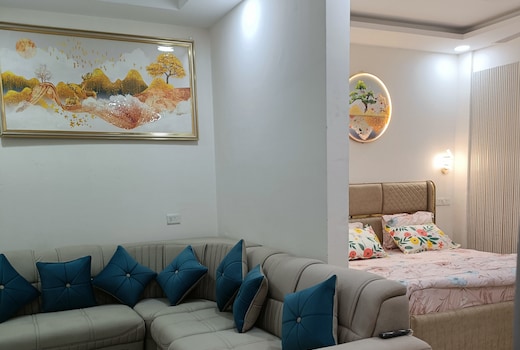 Elegant 5 Studio Apartments in Private Villa Near Expo Mart