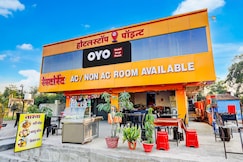 SPOT ON Hotel Stop Point, Kalmeshwar