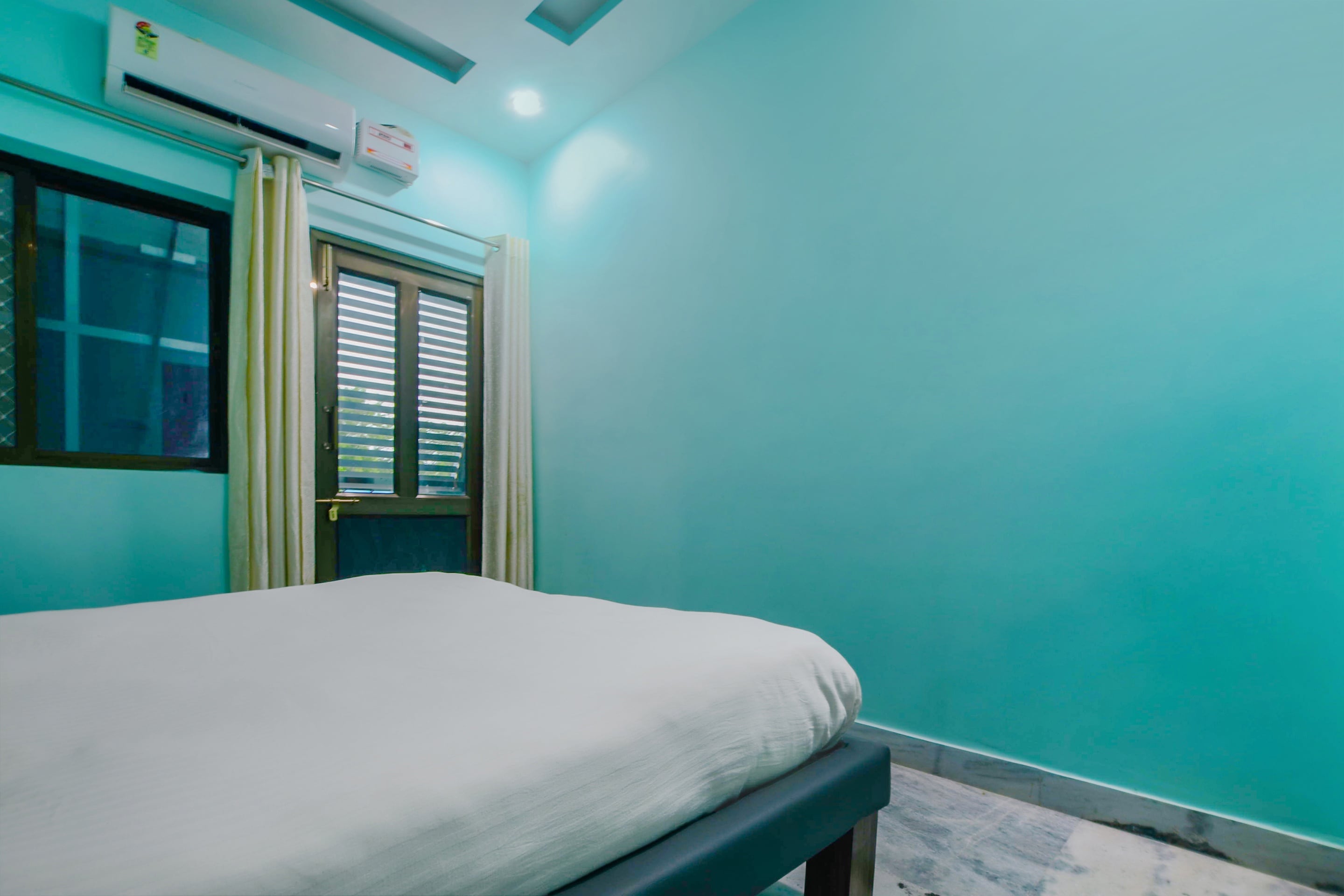 Hotel O RADHE KRISHNA - Tap to explore photos