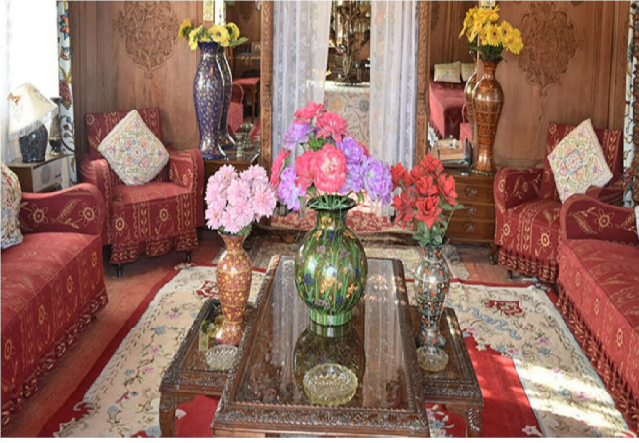 Mission Kashmir Houseboat - Tap to explore photos