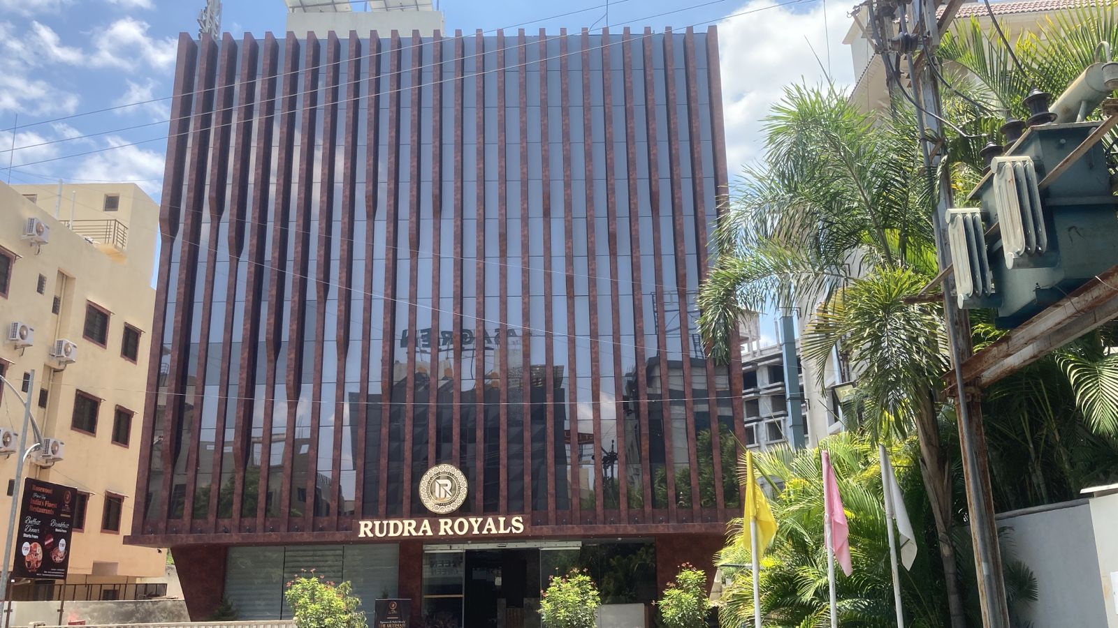 Hotel Rudra Royal 𝗕𝗢𝗢𝗞 Shirdi Hotel 𝘄𝗶𝘁𝗵 ₹𝟬 𝗣𝗔𝗬𝗠𝗘𝗡𝗧