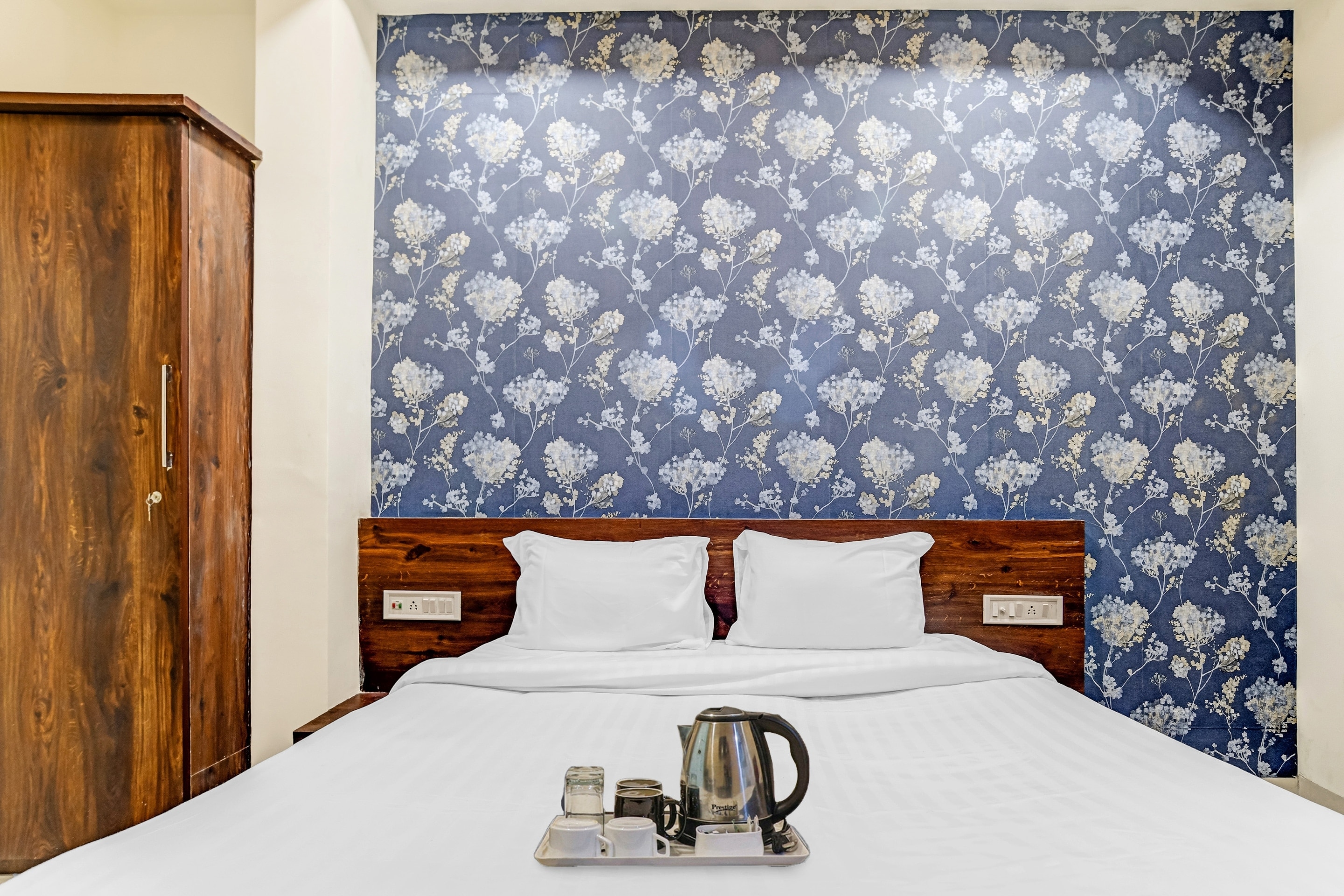 OYO 86350 Hotel Chandragupta - Tap to explore photos