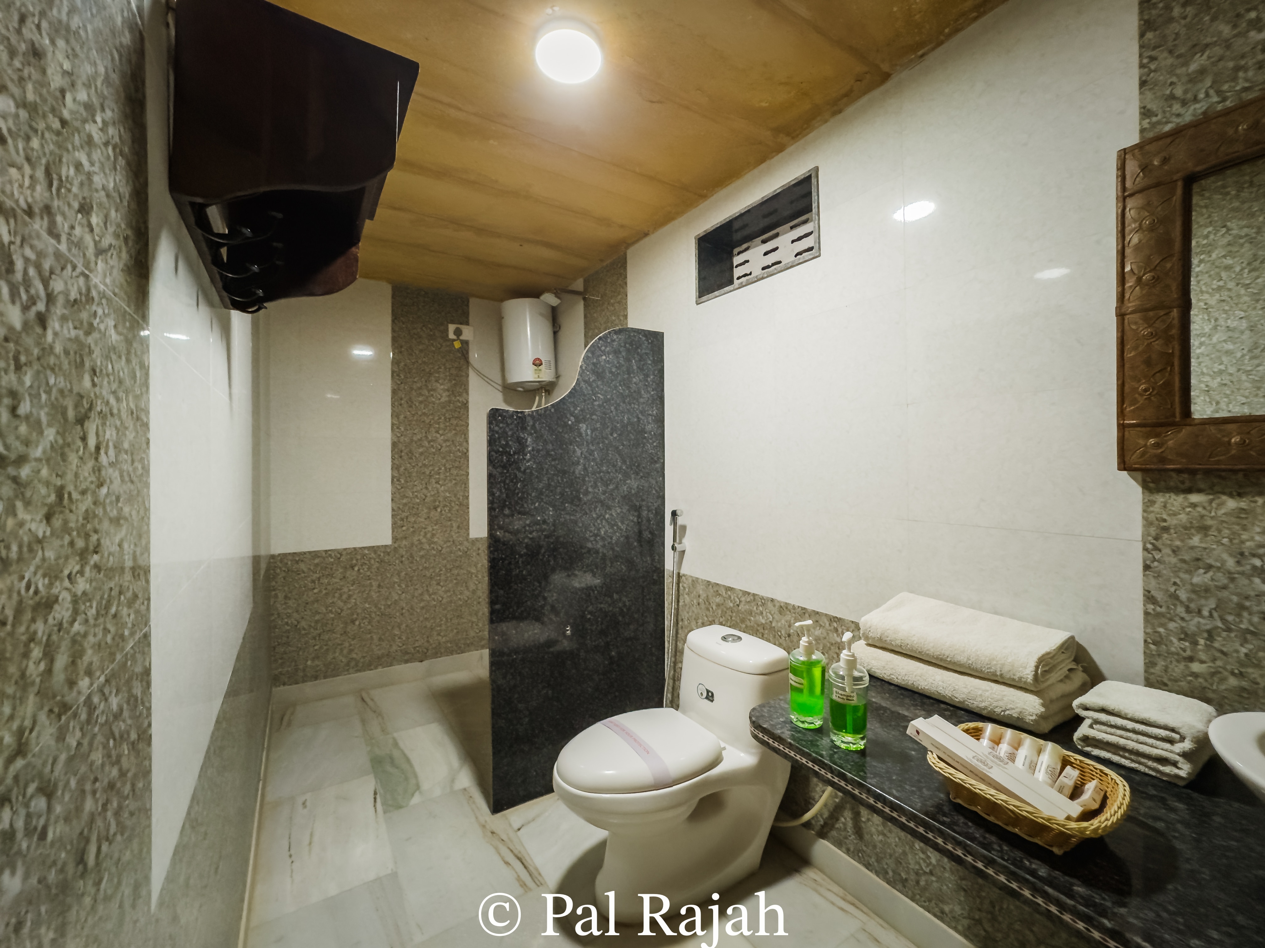 Pal Rajah Resort - Tap to explore photos
