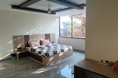 Hotel SMJ International, Mandla