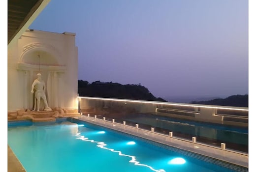 Villa Maxon 7BHK with Pvt Pool