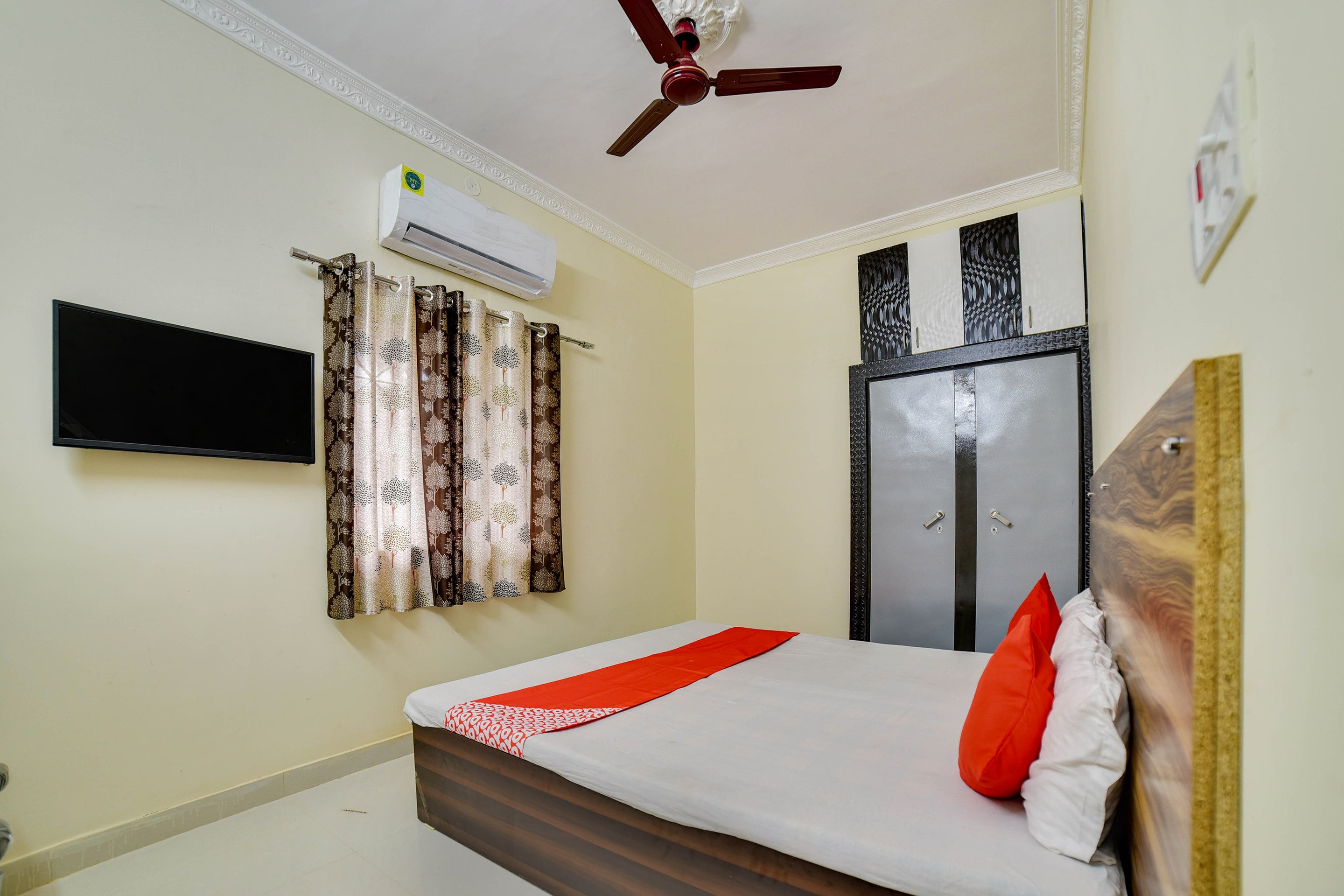 Hotel O AA Corporate Guest House - Tap to explore photos