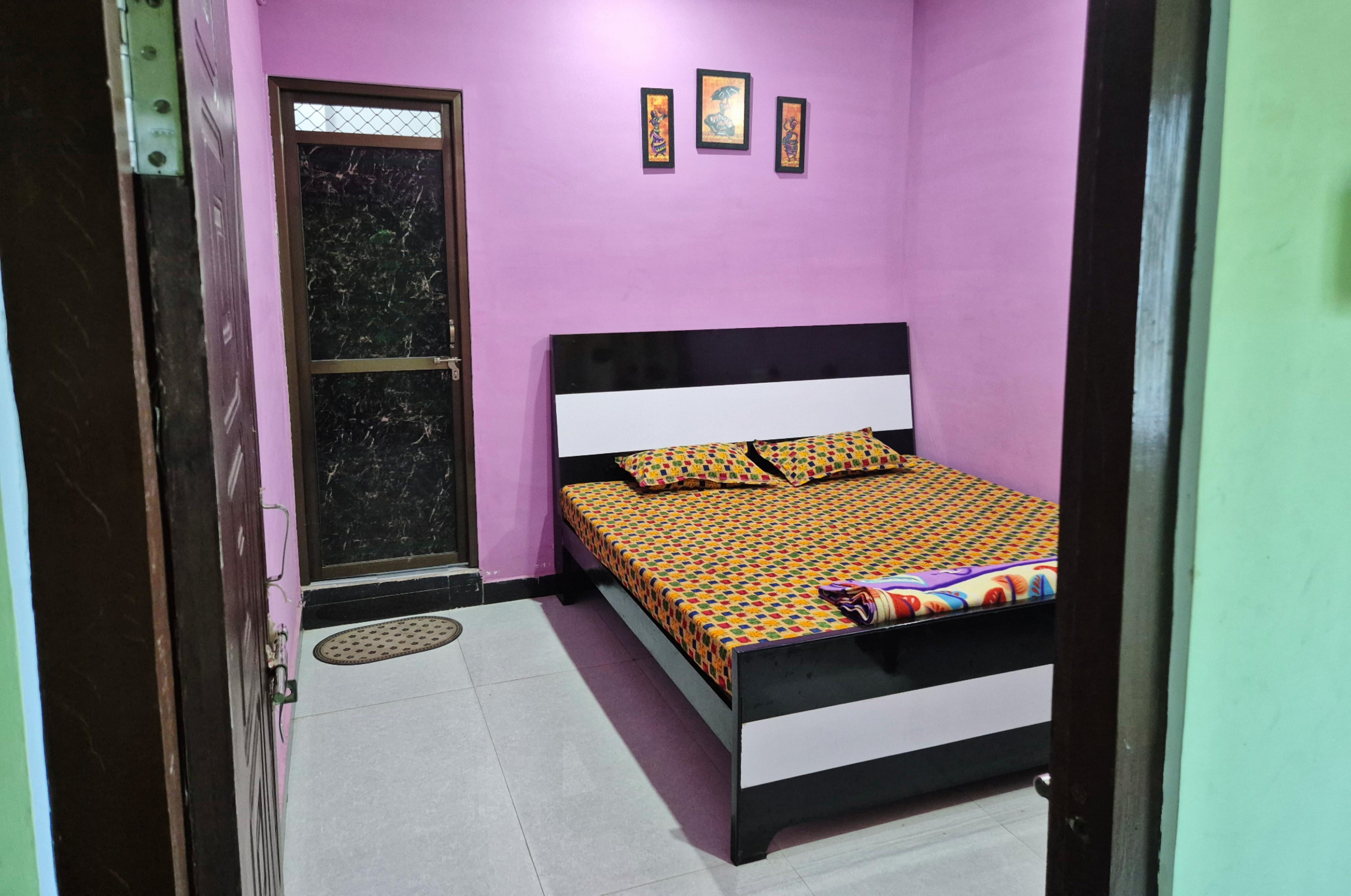 Shri Narvadeshwar Nath Guest House - Tap to explore photos