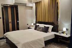 Royal platina suite with Jacuzzi, Rajgir
