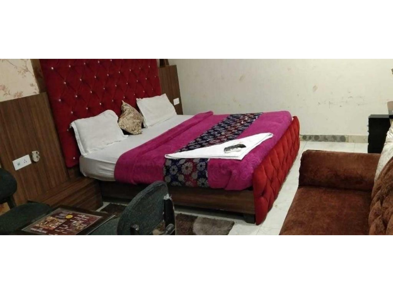 Shivam Guest House - Tap to explore photos