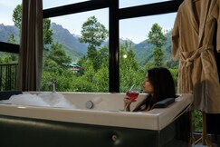 Da Valley | By the river | Solang Valley Road, Manali