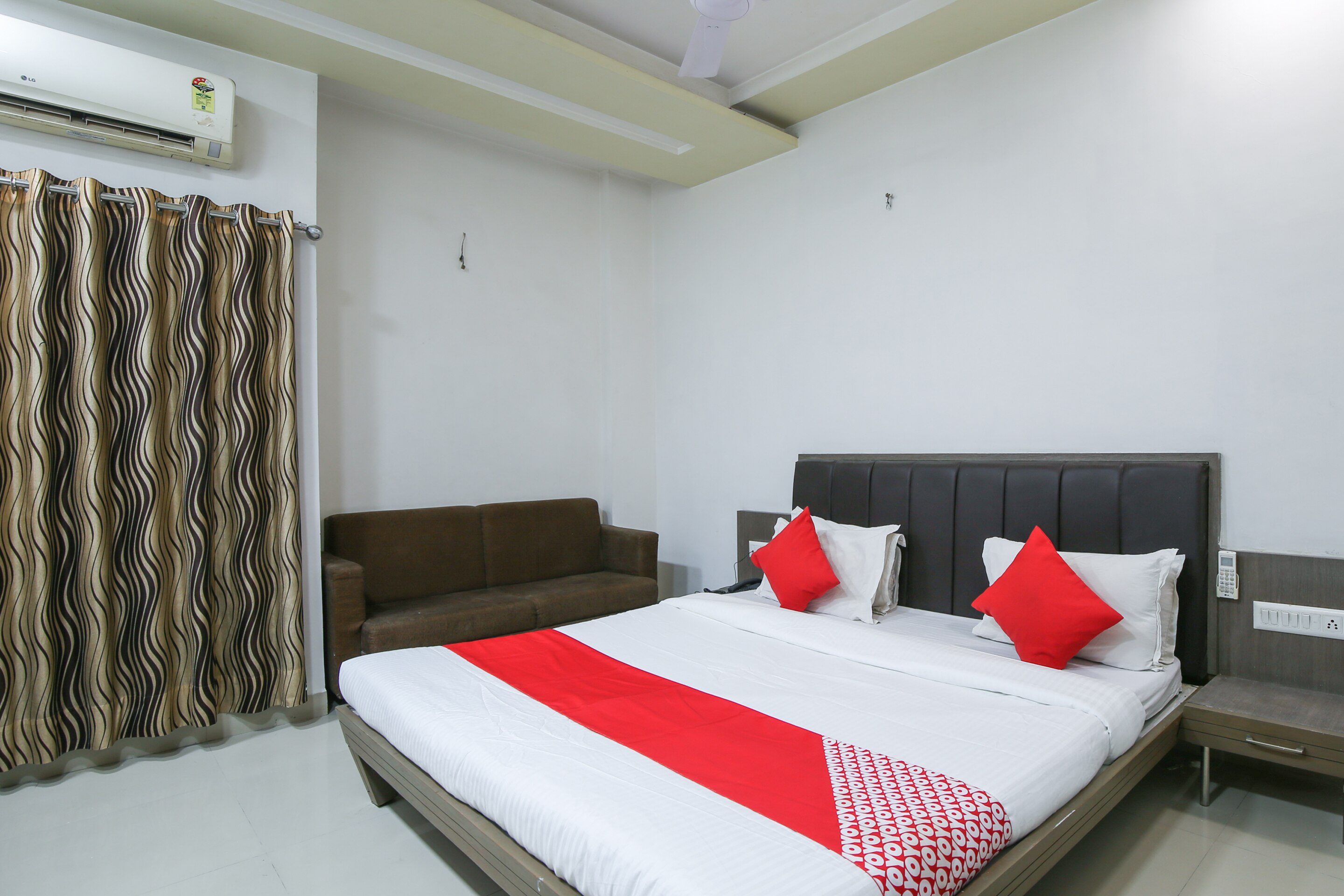 Collection O Ambaji Gujarat Formerly Hotel Moon Light - Tap to explore photos