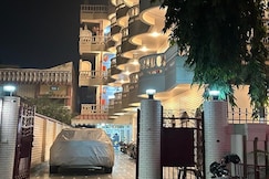 Madhav Hotel, Maunath Bhanjan