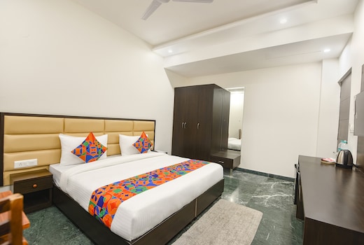 FabHotel Sai Village