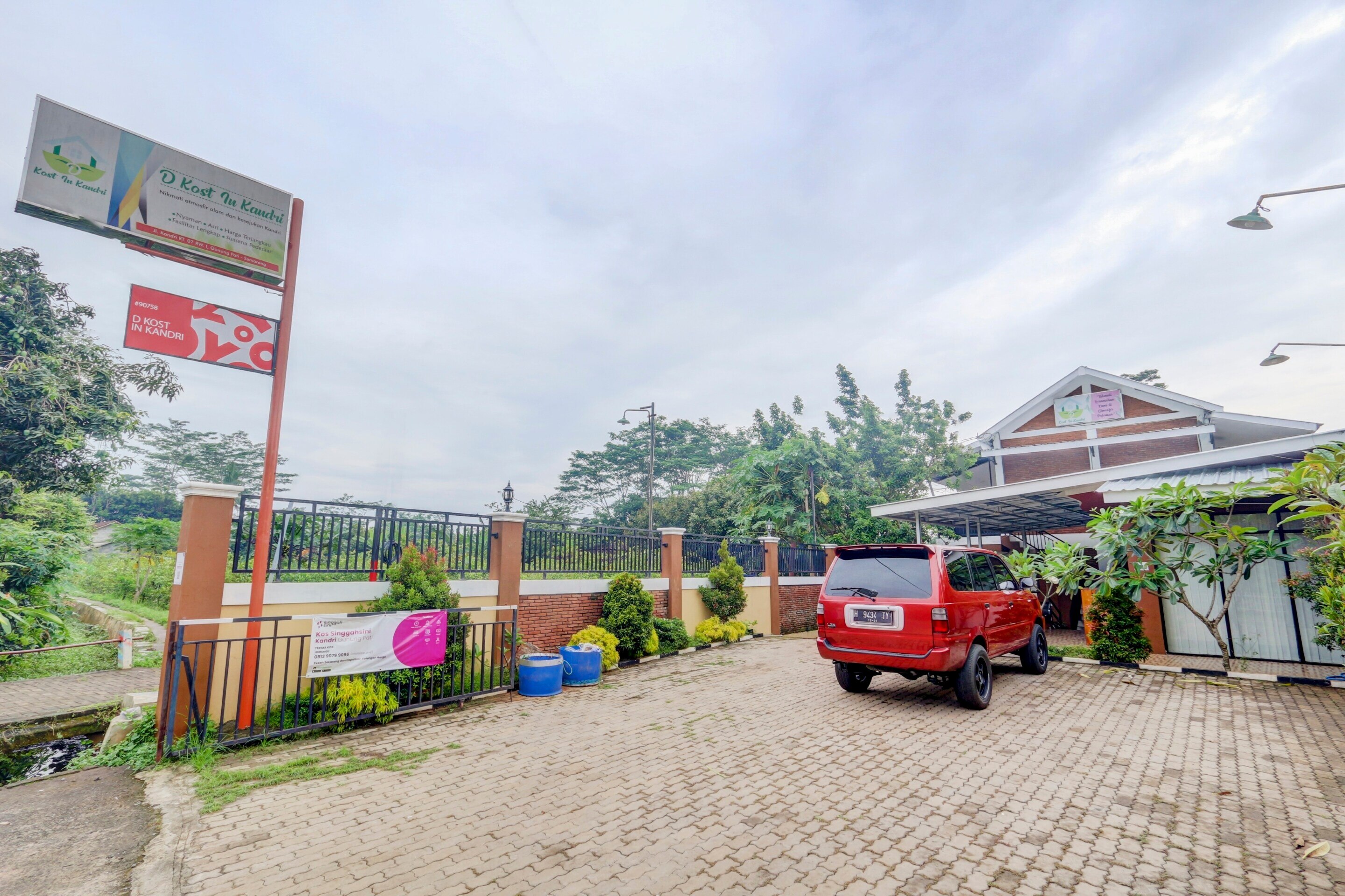 Super OYO 90758 D Kost In Kandri Semarang Syariah - Tap to explore photos
