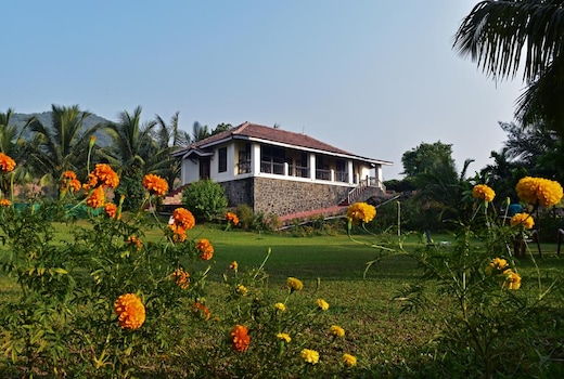 SaffronStays Salt Rim on the Beach