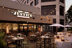 DoubleTree by Hilton Hotel Los Angeles Downtown, Los Angeles